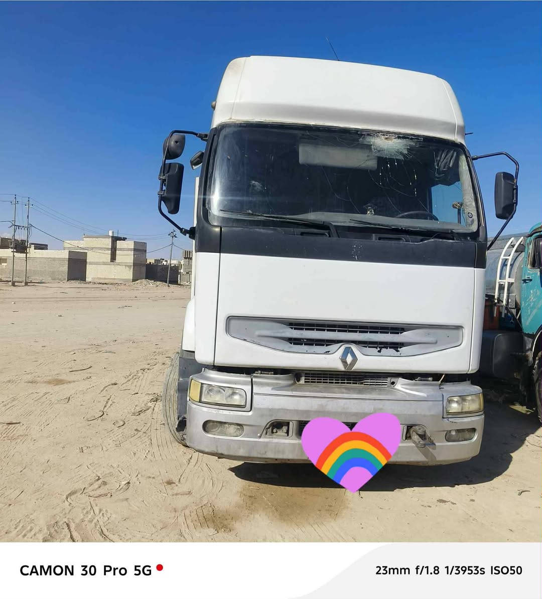 السلام عليكم 
رينو. 2005 راس تريله مربوطه جوانب متحركه كفاله عامه كير ومحركه وشاصي  
رقم أربيل 
غير متواجد ع فيس بك 
*********** اتصال 📞 
سعر 65 ورقه
