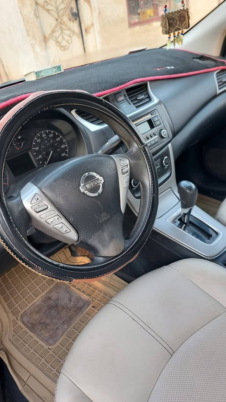 السلام عليكم  / نيسان سنترا وارد امريكي موديل 2015 للبيع او المراوس بصني او فيرسا مع الفرق رقم قادسيه حره  سياره جاهزه  من كلشي صور الحادث بالمنشور  وصار بيه شخوط بالباب وصبغتهن فقط رش  
السعر ٨٢ وبيه مجال 
***********
