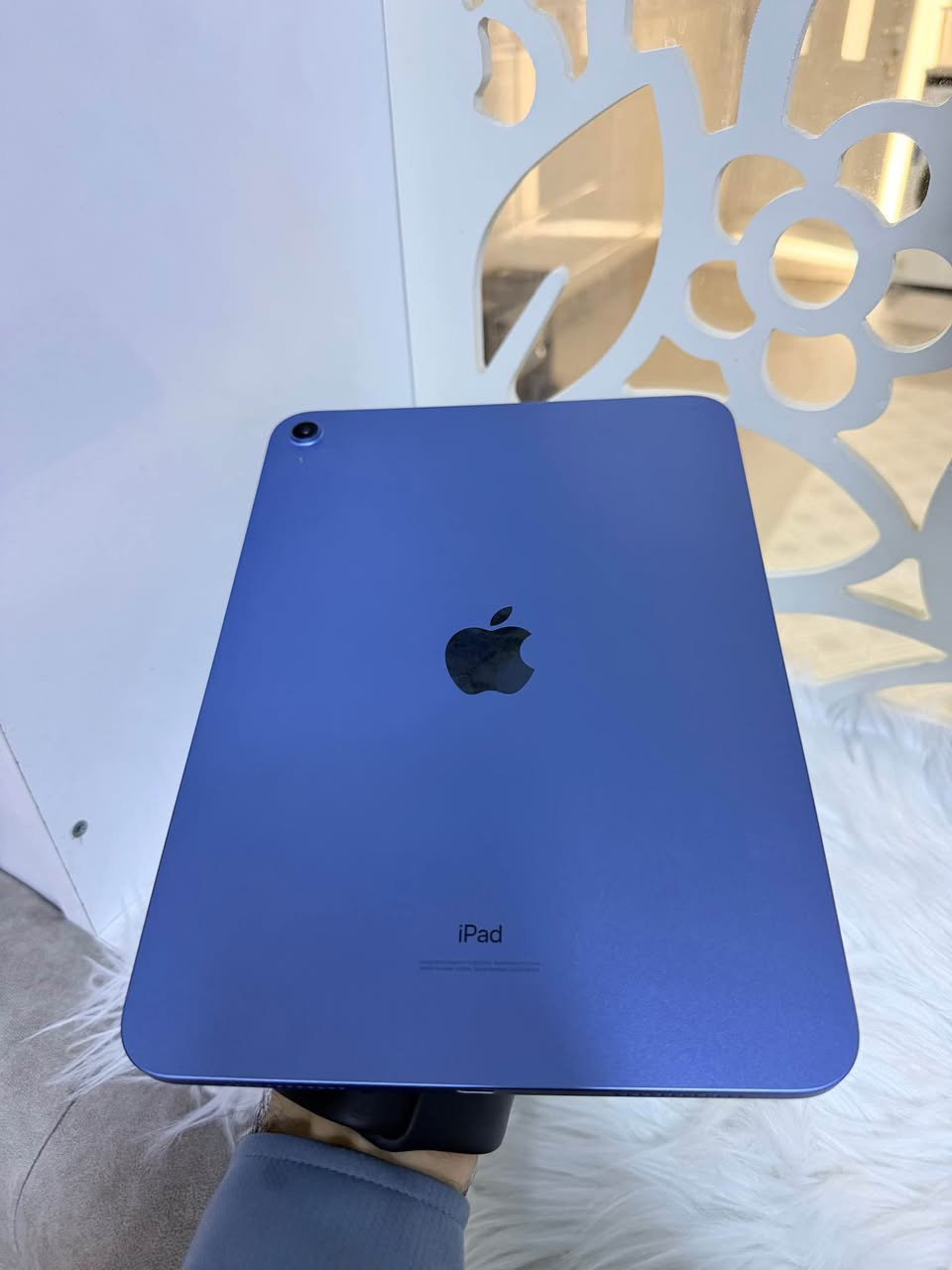 ئایپاد ١٠ شتێکی هەتا بڵێی جوان و خاوێن
زاکیرەی ٦٤ گێگا ڕەنگی شین کێبڵی بیلادی لەگەڵە
هیچ کێشەیەکی نیە هەمووی بە زەمان نرخی ٢٩٩ هەزارە گەیاندن هەیە 
ناونیشان هەولير قەڵاتی نوێ مۆبایلی هاوکار
*********** أربيل, العراق
