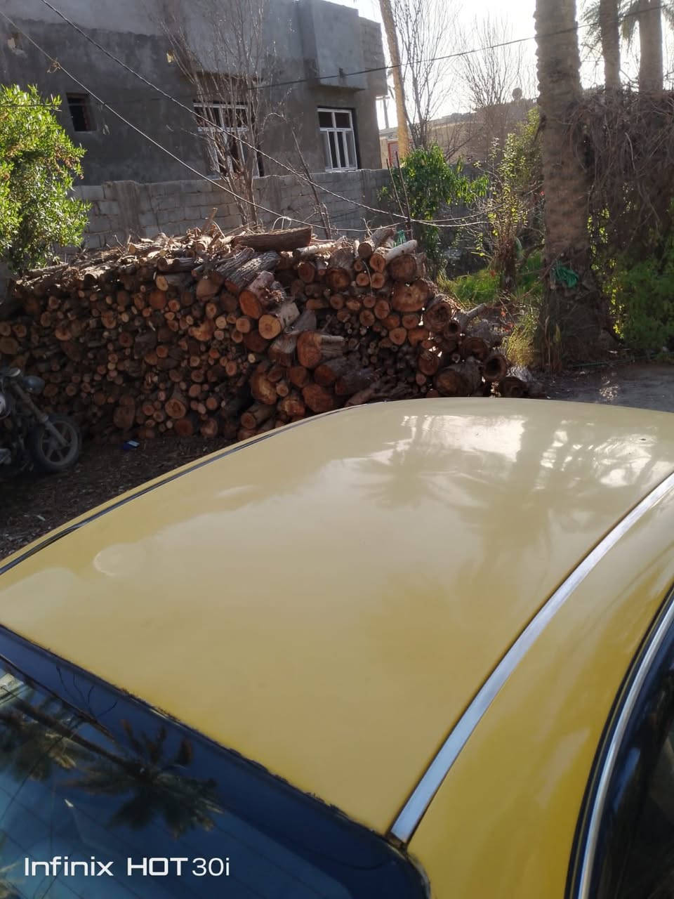 سلام عليكم للبيع افيو موديل ٢٠١١ محرك ١٦٠٠ خليجي مفتوح السياره مصبوغه عام بيه ضربه الجاملق الخلفي عكس السايق اوجاملق امامي جهت السائق رقمه بغداد سنويه جديده لل٢٩ السعر ٥٥ اوبيه مجال الشراي حياه الله والماتعجبه يشتري احسن منه انشالله اوبيه نقوصات بصيطه مكاني كربلا للتصال ***********
