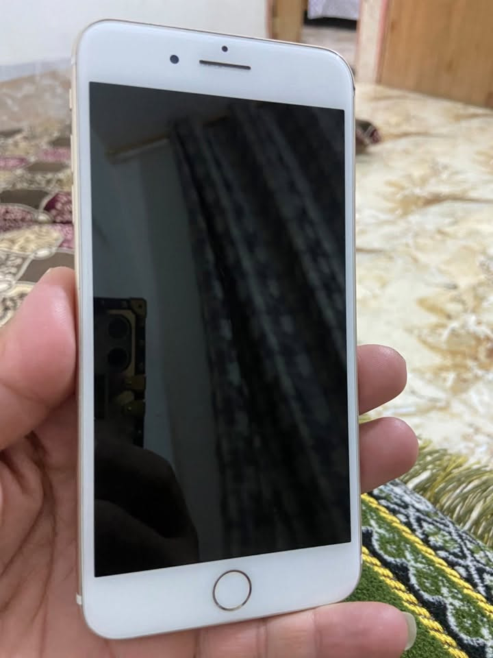 اكس للبيع بطاريته تعبانه ويرادله سماعه شغال ڪُݪشي مابي غيرهه سعره 75 الف
ايفون 7 بلاص طافي ابيعه عله وضعه 50 سعره 
***********
