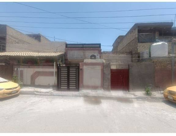 دار سكني🏠 فرصة للأستمثار بسعر مناسب 💵 بدون دلالية
🏠دار سكني مساحة 75m طابو صرف سكني
واجهة 3.75 m
نزال 20  m
طابق واحد
 مسلح 🏋️‍♀️ مع بيتونة يحتوي على :
غرفةنوم  🛏️
صالة 🚻
مطبخ 👩‍🍳
حمام مشترك 🛀شرقي غربي 🚽عدد 2
  طرمة 🚪
ترك خلفي 🪟
والسطح شتايكر 🏗️
🛣️العنوان :الزعفرانية نهاية شارع الكهرباء دور الشرطة خلف حسينية المهدي عج الفرع مقابل حلويات فستقة
 لمعرفة السعر 💰والاستفسار الاتصال على الرقم☎️ *********** 
يوجد واتس اب what's app 📲
