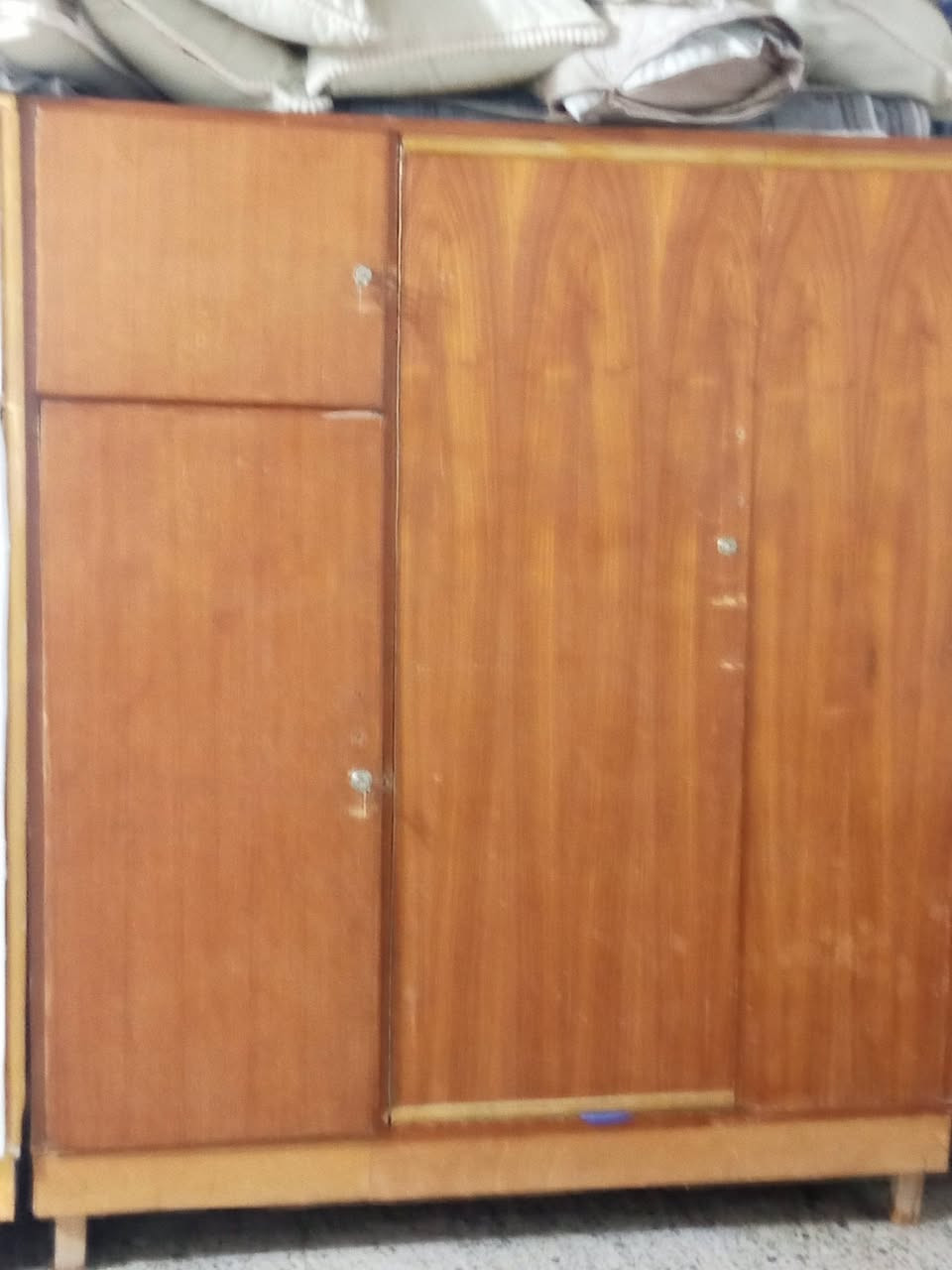 السلام عليكم 

قناصير /العدد/2/السعر 2اثنينهن/35

جرابي العدد 2 السعر الواحد 30الف 

او اش عندك قنصور للبيع نزل بل تعاليق 
*********** هاذه رقمي
