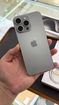 ايفون : 15 برو ماكس  بطاريه : 90  ذاكره : 256 شرق اوسط  خطين الجهاز  ك...