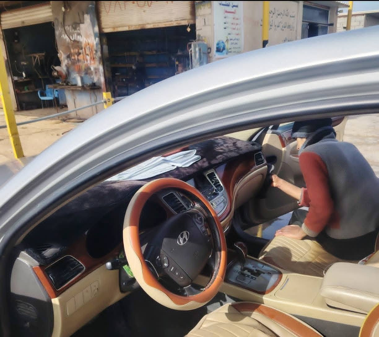 🚗 للبيع:  جنسز 2012
📍 مكان السيارة: بابل
📞 للتواصل: ***********
💰 السعر: 125 ورقة 
🛠️ المحرك: 6 سلندر – 3800cc

⚠️ أضرار السيارة
• وارد أمريكي
• حادثها الجاملغ الايسر  مصبوغ جزء منه

⚙️ المواصفات: 
• مانع انزلاق
• تحكمات ستيرن
• شفتات ستيرن
• تحديد سرعة
• جامات اوتو
• لايتات اوتو
• سيستم سماعات  ♾
• تدفئة  للمقاعد 
• والعديد من المواصفات الاخرى 

📌 تفاصيل إضافية
• رقم السيارة: بغداد
• باسم المالك تحويل مباشر
• لون السيارة: رصاصي او سلفر
