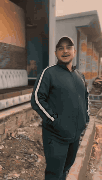 السلام عليكم اخواني الاعزاء هذا عملي لهذا اليوم من تبديل اسفنج وقماش وديكور وهذا قبل العمل وبعد العمل بديكور جديد واتمنى ان ينال اعجاب وهاي ارقامي للي يحب يتواصل
*********** 
***********
🛋️
