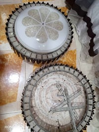 زوج ثريات ام السماعه نضيفات وشغالات وجديدات سعر 75 07706478865