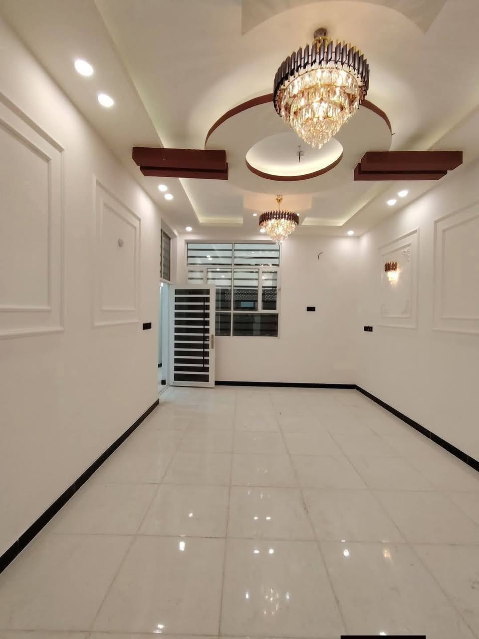 الدار بيع مساحه ١٥٠ متر مقابل ملحق قرية الغدير السعر ٦٠ بي مجال مشمول تطويب الاستفسار أكثر ***********
