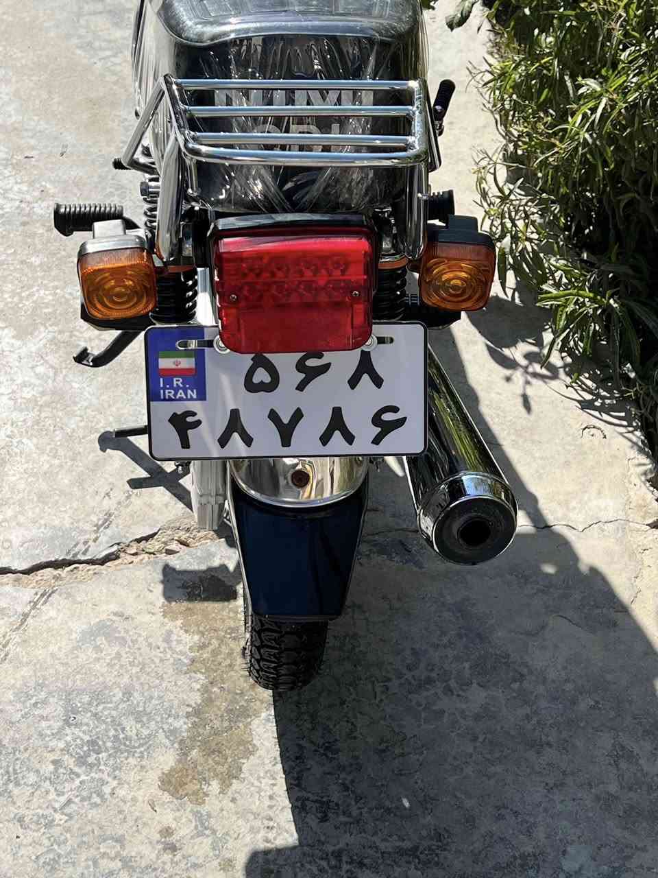 نامه البيع  تلاتثه  حرف صار الها شهر من طالعه كفاله عامه من كلشي سعر ٧٢٥العنوان سده الهنديه وهذا رقم ***********
