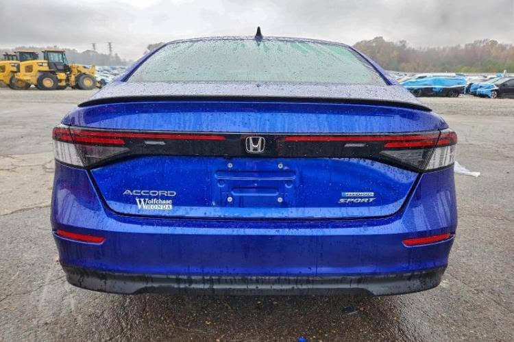 السلام عليكم شباب هوندا اكورد 2024 وارد امريكي
‏Honda accord hybrid sport 2024. 

       حجم المحرك : 2000 sport هايبرد

ضرر السياره :موضح بالصورة
        
حالة اليرباك : بردة وراجعة

المسافه المقطوعه : 12الف

#مواصفات

• مكينه 2000
• شاشة كبيرة
لون السياره :ازرق
•فتحه
• كاميرا خلفية 
•3 انظمه قياده
• كرسي كهرباء  
• رادار امامي
• مانع تصادم
• محدد مسار 
• تصحيح مسار
• شفتات بالستيرن
• مثبت سرعة
• مانع انزلاق
• دخول ذكي 
• إنارة ترحيبية
• هاندبريك كهرباء
•لايت عدسات زينون
• نظام اوتو لايت Auto
• لايت العالي زنون 
• حساسات مطر 
• حساسات دخول الإنفاق
• حساسات ضغط هواء الإطارات
• أوامر صوتية
• 3 أنظمة قيادة (eco, ev, sport)
• بلوتوث
• مدخل USB + AUX 
السعر : 160$ وبيهةمجال
علمآ السياره مكمركه وتسجل بااسم المشتري 
مكان السيارة دهوك معرض ارض السلطان
تفاصيل اكثر هذا رقمي ***********
