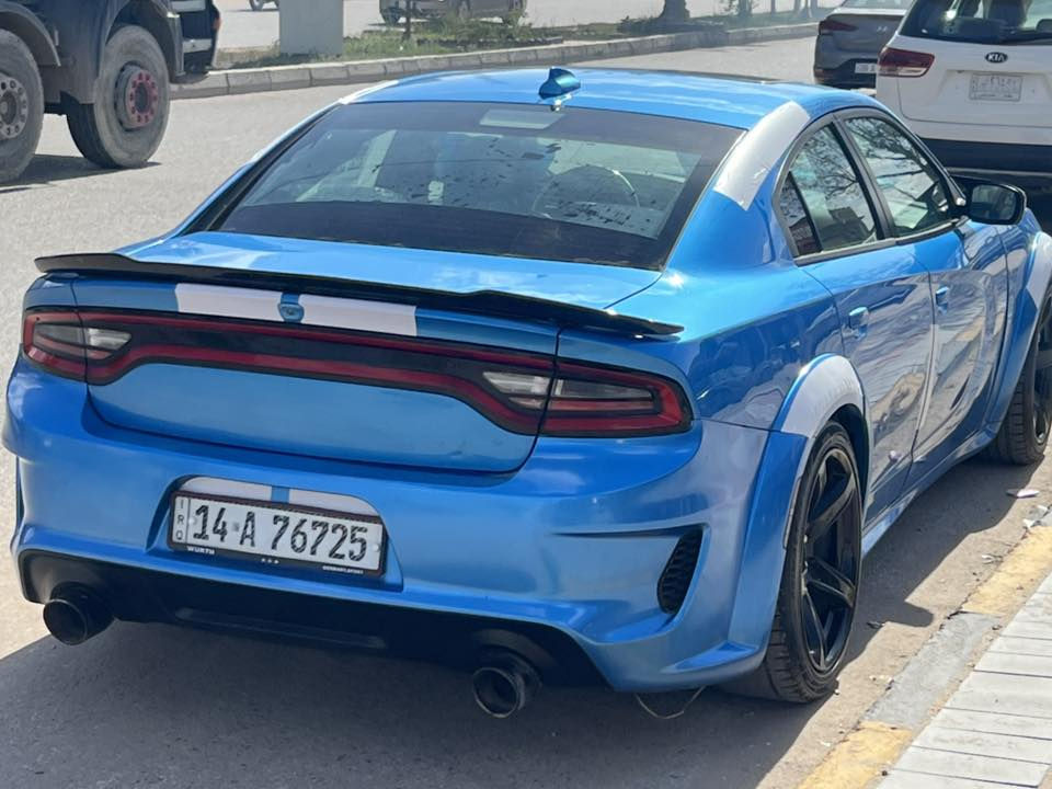 سلام عليكم 
جارجر مديل 2020 اصل لون بحري
فول السياره فتحه شفتات سترن جلد 
مكينه 6 سلندر 
بيه 3 قطع سرقه و الفخذه مبدله جهت السايق بمريكا 
مكان السياره بالنجف الرقم *********** 

السعر 153 وبيه مجال
