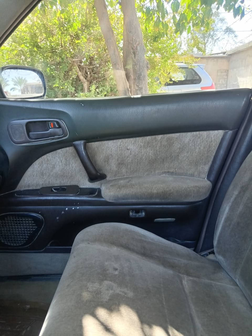 السلام عليكم للبيع كراون بطه موديل 93 رقم بغداد شرط التحويل مكينه وكير مكفوله داخلها نظيف السعر 37 وبيها مجال للاتصال *********** العنوان صلاح الدين قضاء بلد
