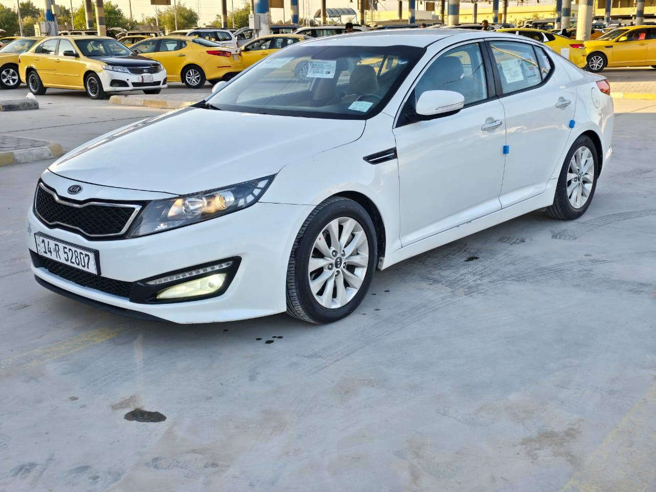 السلام عليكم كيا اوبتيما خليجي موديل ( 2014 ) سياره فول مواصفات واحد 1️⃣ على واحد 1️⃣ محرك 2400 دوش سيارة جديده وجاهزه مكفوله من الضربه والتبديل بيه صبغ الأبواب عل داير الخلفي جهة السايق اثر طخه مال ستوته شرط لا معجون ولا ضربه داخليه سياره جاهزه من كلشي كير مكينه حداديه تبريد تخم تاير كهربائيات رقم دولي انكليزي باسم ولد صديقي تحويل مباشر سنويه وهزه جديده للاتصال 
( ‭0780 741 2514‬ ) السعر ( 137 ) رجااا مو شراي لايكسر بحلال الناس
