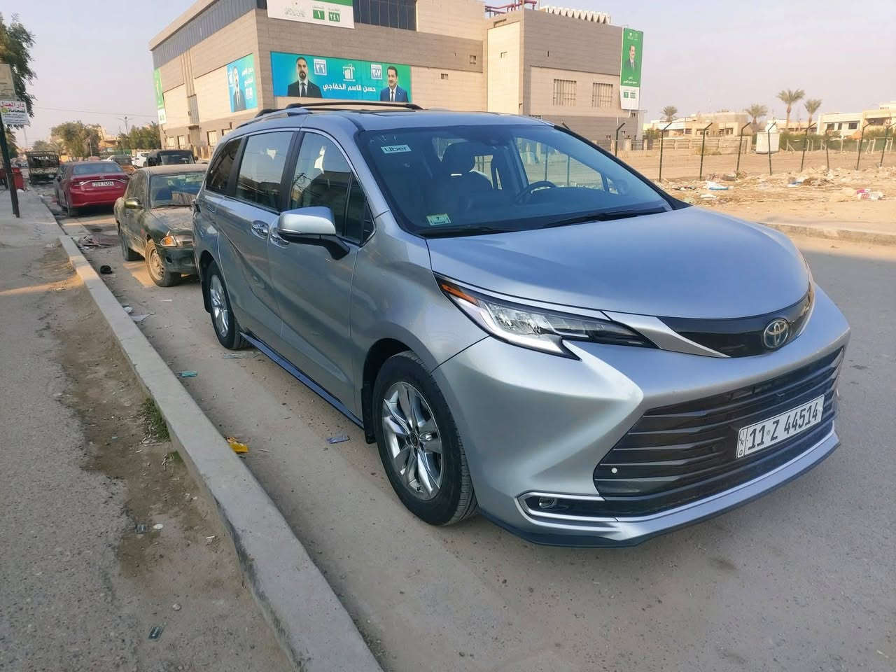 السلام عليكم للبيع فقط تويوتا سينا 2023 لميتد وارد أمريكي لون الداخل رصاصي بصمة فتحة سقف بيبان كهرباء حساسات امامي خلفي وجانبي وباقي الموصفات معروفة السعر 260$$$وبيه مجال بسيط حق الجية عنوان بغداد الغزالية للأستفسار
***********
***********
