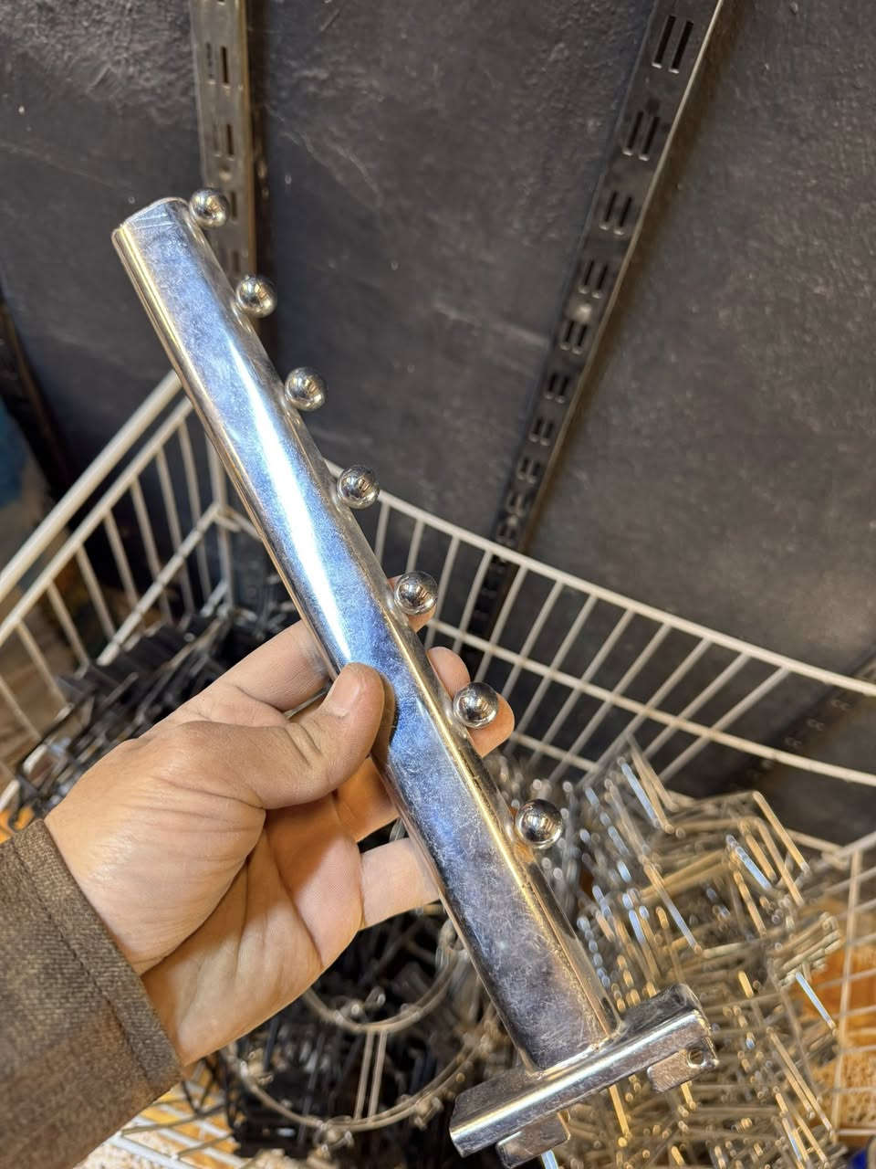 السلام عليكم 
للبيع ستاند احذيه نوع درج 100 قطعه لون اسود 
50 قطعه لون فضي 
ستاند احذيه عدل 25 قطعه لون اسود
هوك تعليك ام الطوبه 12 قطعه 
تعلاكه شفقات عدد 2
مكان ديالى بعقوبه بهرز 
***********
