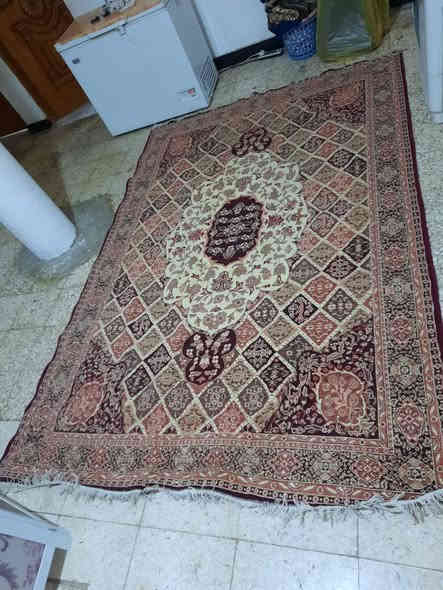 سجادة مستعملة نظيفة للبيع
الحجم ٣×٢ 
رقم الهاتف *********** 
العنوان ياسين خريبط 
السعر ٥٠ وبي مجال
