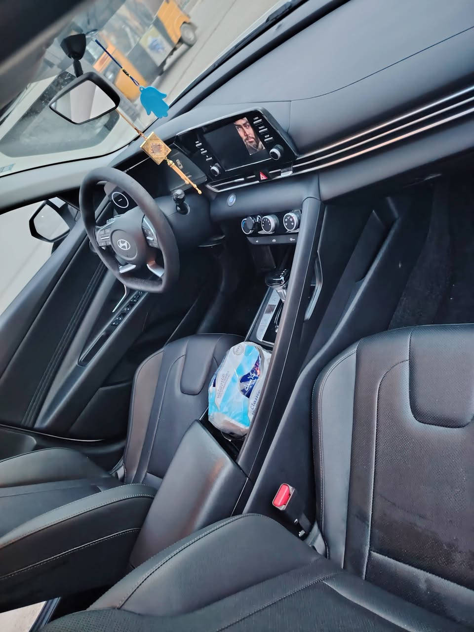 سلام عليكم النترا موديل 24 تجميع رقم اربيل بأسمي سياره جديده ماشيه 25 الف فقط مواصفات فول واحد على واحد بصمه وفتحه مري شفط تبريد قطعتين بانزين عادي ادير مو محسن وخير من الله وهواي مواصفات بيهه سياره مكفوله ماعدى بارد كد شبر بلبنيد والباقي كفاله عامه وجديده حتى تخم تاير ووياله جدد بيهه مكان السياره بغداد للاستفسار الاتصال على الرقم *********** السعر 142  وبيهه مجال
