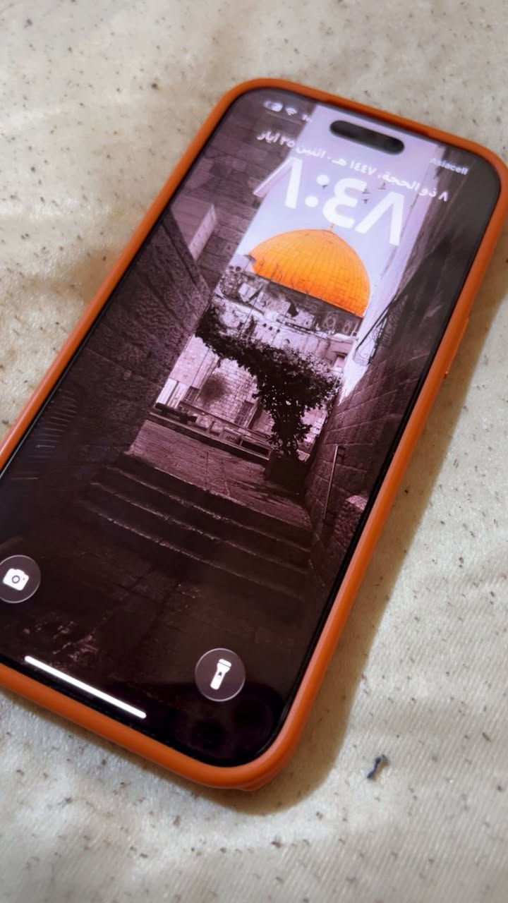 ايفون ١٧ برو ماكس ذاكرة ٢٥٦ جديد كارتونة 
حاله البطارية ١٠٠ مفتوح صارلة ١٢ يوم من الكارتونة
ويا كفر اصلي ماخذة ب٥٥ الف 
ويا جامة اصليةضد الكسر ماخذها ٣٥ الف 
عدسات حافضه للكامرة ماركة الجهاز جديد جديد جديد تجي وشوفة بعينك شباب قفلة مليونين ومية 
٢١٠٠
عنوان الطوبجي 
هـ ***********
