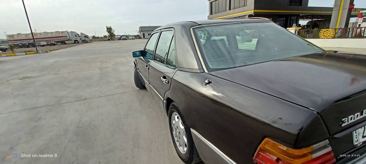 السلام عليكم ورحمه الله وبركاته
مارسدس 
1991
صبغ عااام جماليه بدوووون ضربه
محرك 2500vvt
رقم اربيل الجديد بسمي تريد تحويل أو وكاله اني حاضر 
سنويه لحد 2031
شاشه وكاميرا 
گير محرك بشرررط
تبريد شغال وبشرط
صدر تايرااات كله بشرط 
غرفه جديده قواعد دبلات  واحد سليمه واحد معمر 
السعر 55 وبي مجال بسيط للشراي الجاد
مكانه كلار الصمود
الخاص مفتوح
للاستفسار ***********
