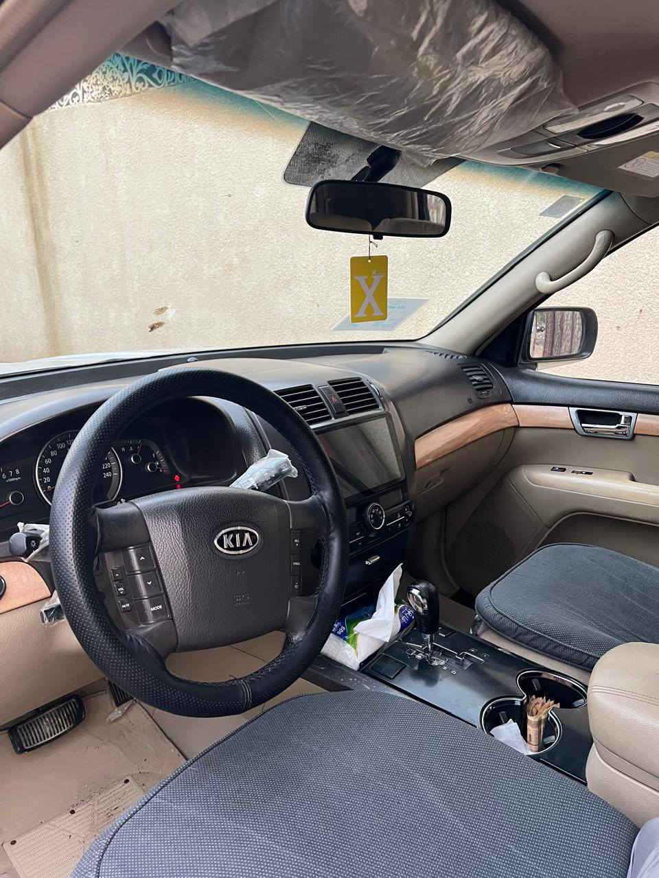 السلام عليكم
كيا موهافي موديل ((2011))
رقم بصرة انكليزي بأسمي تحويل ثاني يوم 
. حساسات خلفية وكامرة 
. جنطة شفط
. فور ويل
. تحكمات ستيرن
. اشاير بالمري
. فتحة سقف
. ايرباك سليم
. تخم تاير جديد وبطارية جديدة 
. محرك 6 سلندر
السيارة ماشية ٢٠٠ الف 
((السعر ١٢٥))  
***********

