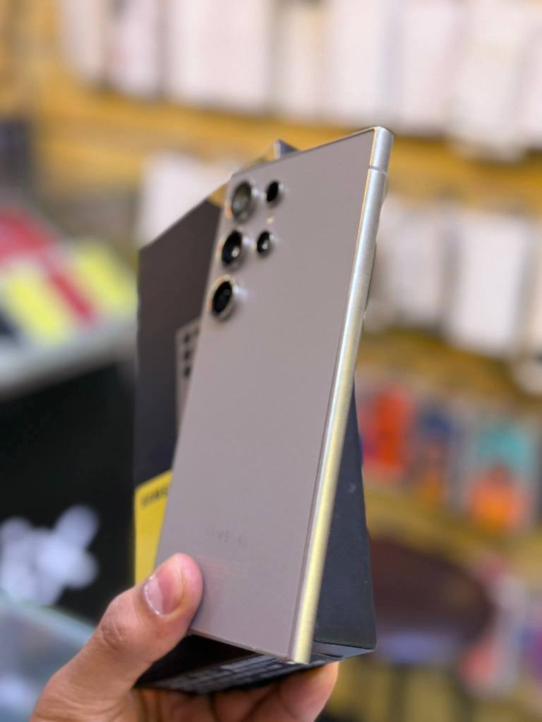 سلام عليكم للبيع او مراوس اس 24 الترا
 ﴿ ذاكرته 256 ﴾
 الجهاز جديد مستخدم أسبوع فقط لون مميز الجهاز وكاله مواصفات معروفه ملحقات كامله شرق اوسط دبل شريحه السعر 950
*********** عمارة, ميسان
