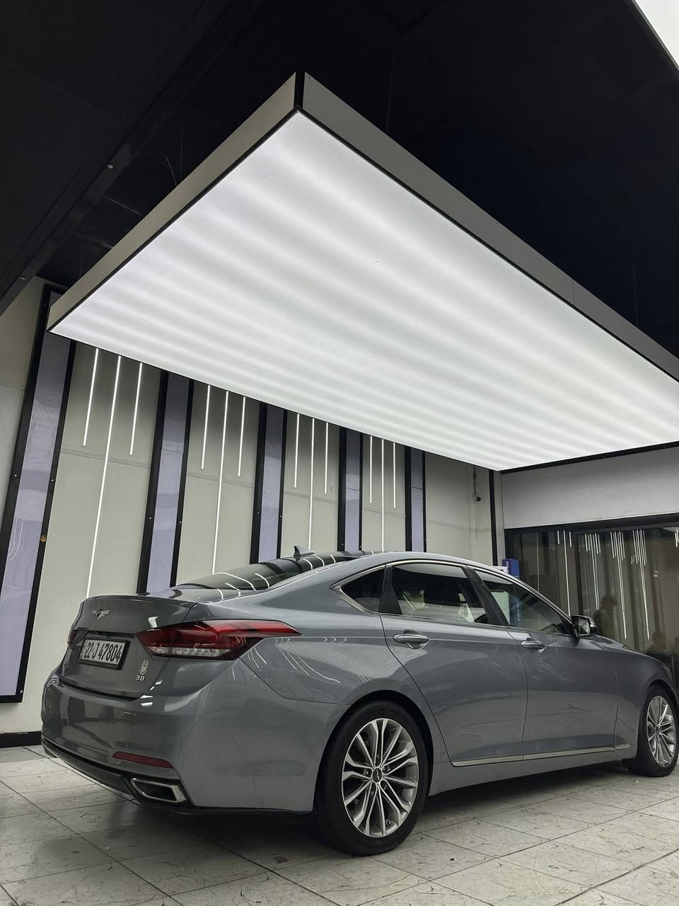 السلام عليكم
Genesis G80 2017 لبيع

السعر 180 ورقة

محرك V6 سعة 3.8 لتر

• نظام دفع خلفي RWD

Eco / Comfort / Sport :وضعيات قيادة •

• استهلاك وقود تقريبي: 11 - 9 كم/لتر

• بدون سقف بانورامي

• حساسات أمامية وخلفية

• مرايا كهربائية قابلة للتسخين

• مصابيح خلفية LED

• عادم مزدوج خلفي

• شاشة وسطية 8 إنش (لمس)

• نظام صوتي قياسي 7 مكبرات صوت •

• مقاعد جلد صناعي

• مقاعد أمامية كهربائية

• تدفئة للمقاعد الأمامية

• تكييف أوتوماتيكي مزدوج المناطق
جامات كلهن اوتماتيك

للتواصل :  ***********
