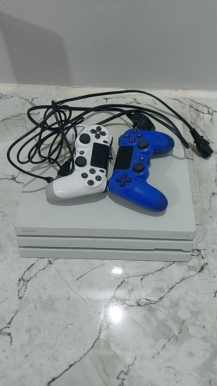 بلي ستيشن 4 pro  مهكر الهارد  1 تيرا(1000كيكا)،  معا جوستيك 2 ( يدتين اصلية بالا )، نظافة الجهاز 100/100.
السعر 350 نهايته. 

رقم الموبايل(***********) وبي واتساب
