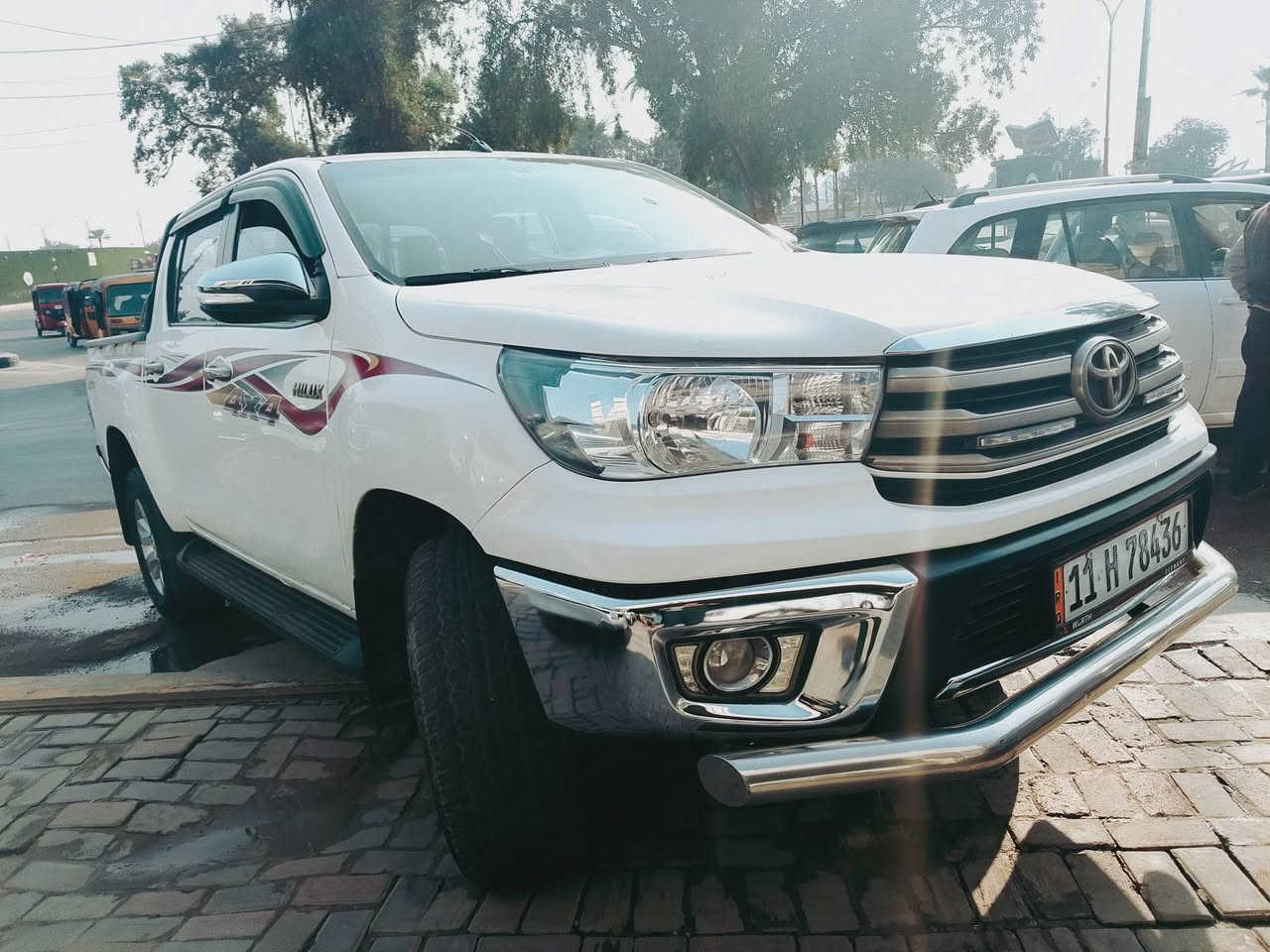 .السلام عليكم
ها يلوكس موديل 17
سياره بلادي سونار موجود بل منشور 
كير محرك تبريد مكينه كفاله عامه 
تخم تاير شواصي مكفولات بلادي 
دوخل نظيفه سياره حلو معنا الكمله بل عافيه ياخذها 
رقم بغداد نكليزي سنويا جديد تحويل ثاني يوم 
سعار سياره 255بي مجال شي بسيط
العنوان بغداد بلديات نتصل وتدلل 
***********
