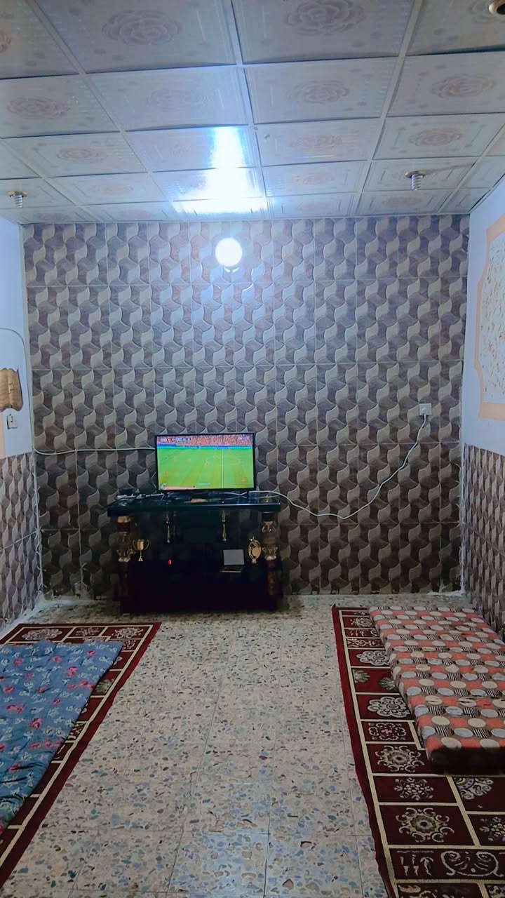 بيت مساحة ٥٠ متر واجه ٨م نزال ٦.٥ م طبقين ونص يحتوي ٣ غرف نوم . استقبال كبيرة + مطبخ حولي / حمام مشترك داخلي السعر ٦٢ وبي مجال سريدات القديمة للاستفسار *********** او على الواتساب
