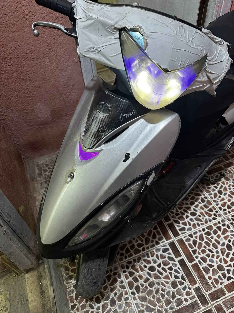 المكينه مجفته مرتين بيها كسر بسيط بالكفر مثل ماموضح بالصور وقبق البانزين معلگ مرات يفتح تكدر بدرنفيس او تسويه بكيفك السعر 275 وبيها مجال حك الجيه 

مكاني رفاعي تقاطع الملعب 

الرقم:***********

واتساب :***********
