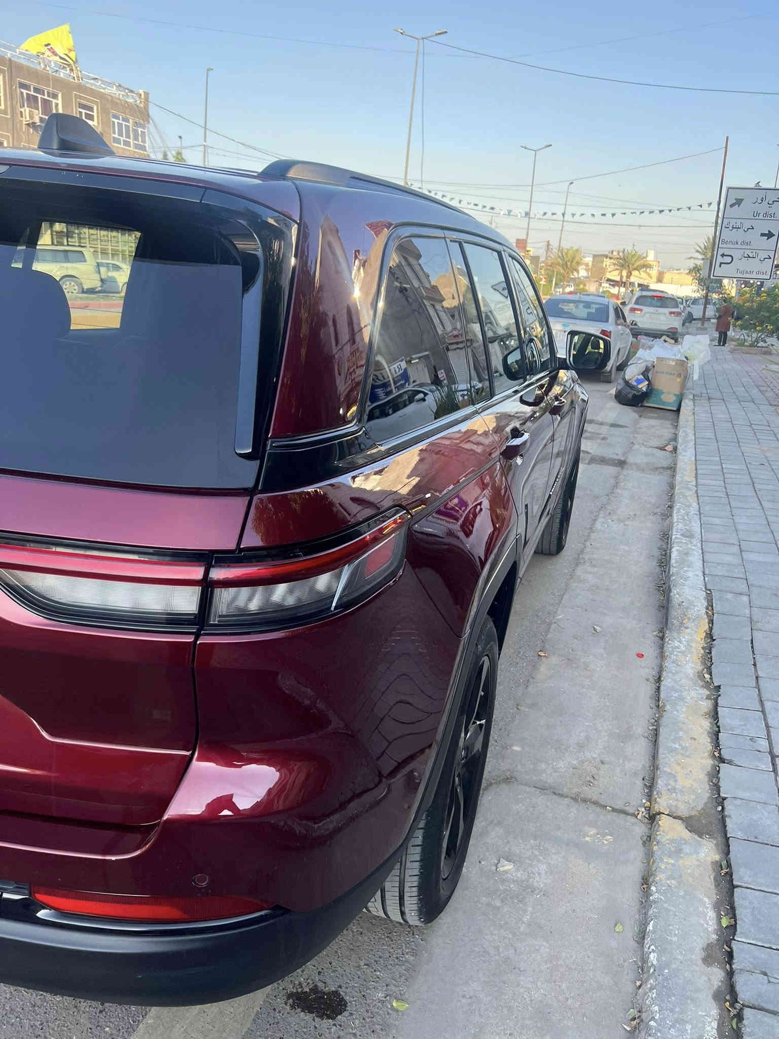 السلام عليكم 
جيب  كراند شيروكي اللون ماروني 2024 

الحادث موجود بالمنشور قبغ جنطه ومبدل نفس اللون 

السيارة يعني مابيها صبغ

مغلقة ppf بالكامل مع القمارة ضمان 10 سنوات ب12 ورقة 

الوصل موجود مال ضمان

نشرة داخلية led اصلية ب200 دولار  

السيارة تو ويل 

رادار امامي

كشنات تدفئة

ستيرن تدفئة

جلد كنتاره

اوتو بريك 

نقاط عمية

اشاير بالمري وبعد بيها مواصفات

السيارة جديدة كلش برغي مابيها نقص 

هزة ورقم جديد بأسمي تحويل ثاني يوم 

ماشية 23 الف كيلو  

السعر 35,000$ وبيها مجال بسيط

مكاني بغداد البنوك 

*********** محمد
