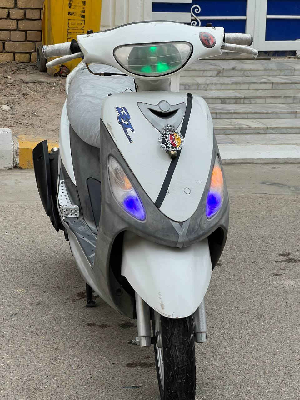 للبيع //ماكس Max.
دراجه نضيفه وحلوه ومرتبه.ومالت جناي  صالنصه. Fm. 
كهربائيات شغاله الكل  سكن امامي اخضر +ازرق  اشارات شغاله يمين +يسار  لايت امامي عالي وناصي  بگ لايت شغال خلفي +سكن  كابريتر جديد skay  بريك شغال. 
دراجه مفتوحه تبديل ولفات +بستم  دشبول شغال 
عداد بانزين شغال  عداد سرعه شغال  دراجه مشيها خير من الله المكان ناصريه مركز... 🌹❤
للتواصل ***********
