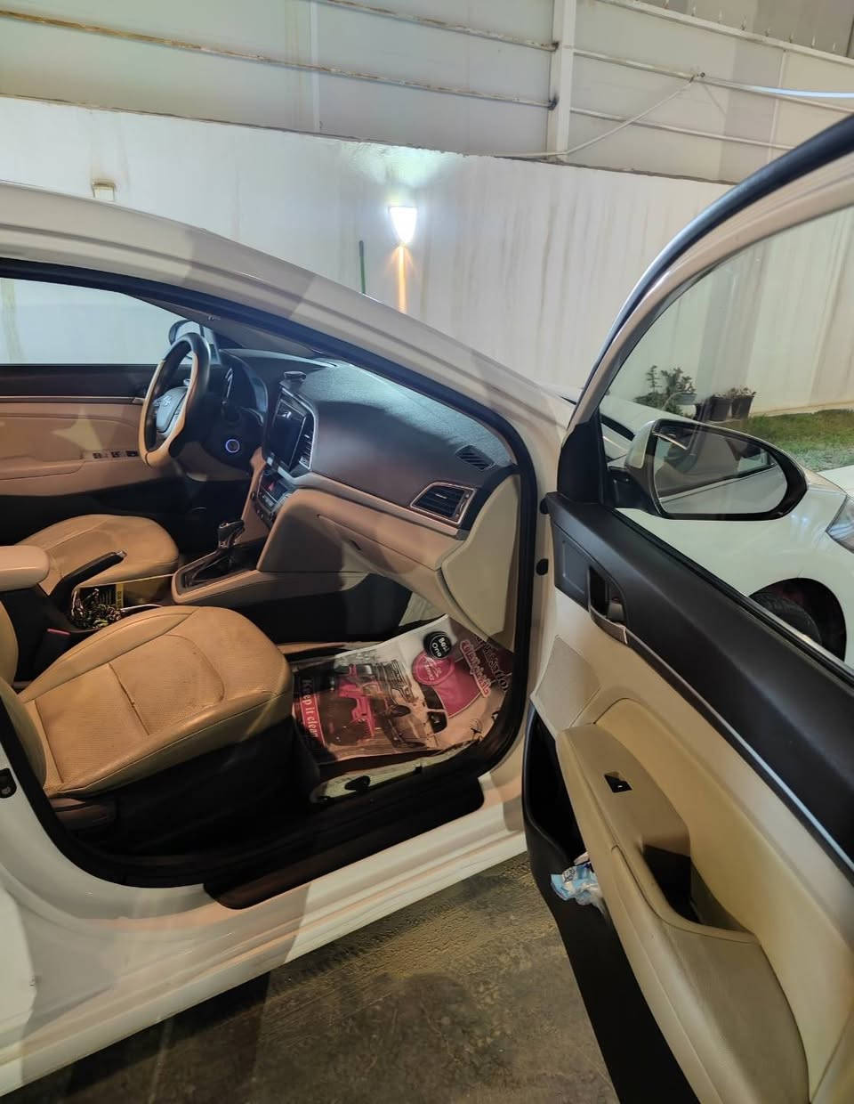 السلام عليكم 
للبيع النترا 2017 خليجي فول مواصفات رقم بغداد بأسمي
محرك 2000 دوش
ماشيه 106 ألف 
بيه ملاحضات بسيطه 
السعر/ 150 وبيه مجال
مكاني/ النجف الأشرف مجمع الأميرات
للأتصال/
***********
