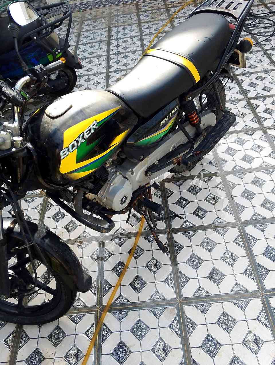 دراجه بوكسر موديل 20 مرقم باسمي السعر مليونين بيها مجال ***********
