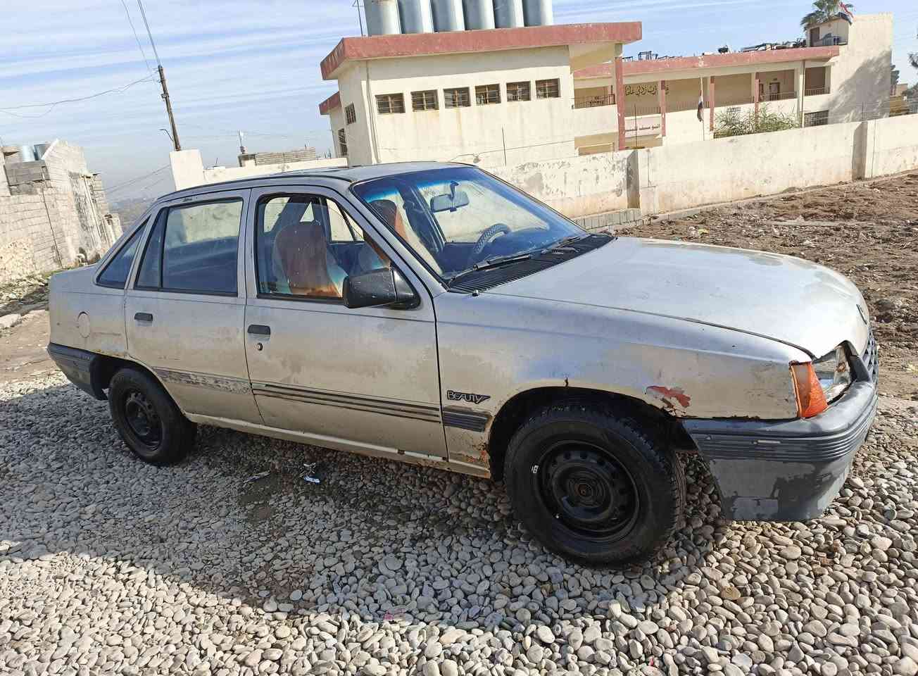 كاديت
موديل91
محرك وكير شرط 
ستيرن بور 
سنويه خضرا كاربون بانزين 
السعر 16 
رقم الموبايل ***********
