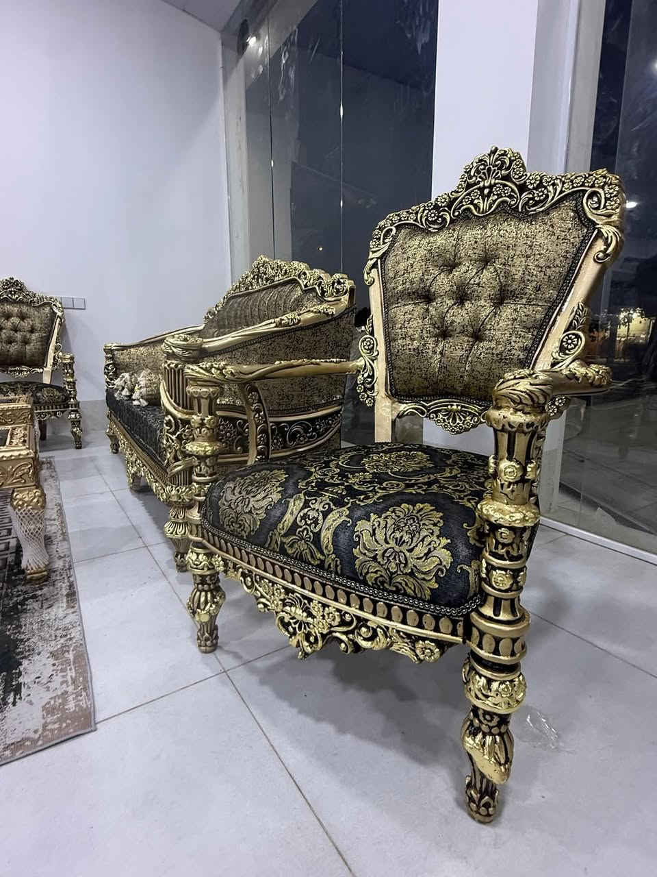 تخم إيفل – درجة أولى
خشب زان أصلي
سفنج سوفت مريح
قماش مقدف عالي الجودة
10 مقاعد + 5 طبلات هديه + 12 كوشه 
ضمان حقيقي
✨ تشطيب راقي وجودة مضمونة
🚚 توصيل مجاني لجميع المحافظات
💰 السعر: مليونين و300ألف
📞 للاستفسار: ‏‪***********
