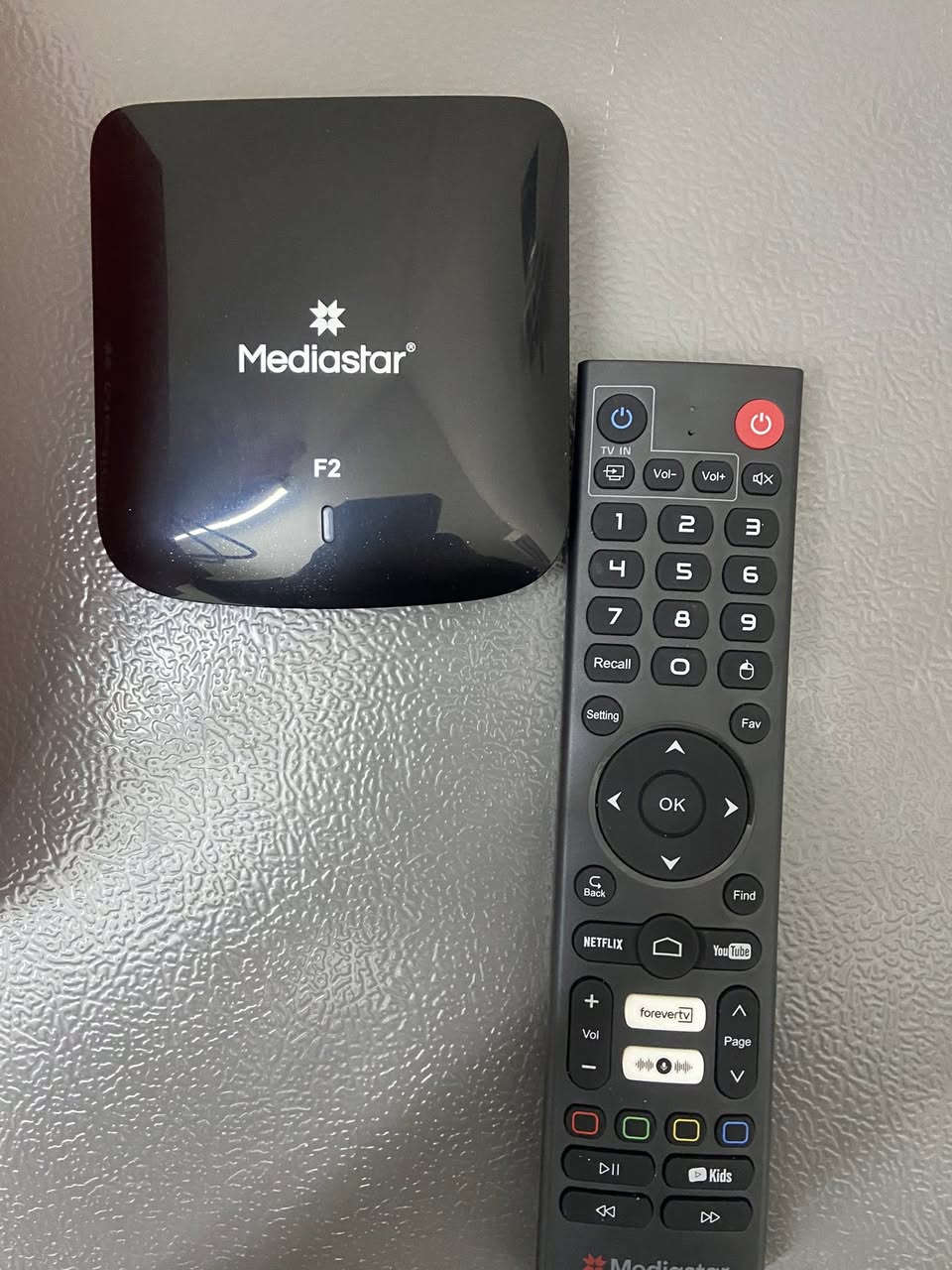 Mediastar جديد بالباكيت
اجاني هدية وماحتاجيته
يحتوي على اشتراك 5 سنوات مستمرة 
يشمل باقة رياضية كاملة من بيلن سبورت وosn starzplay وباقي الباقات الرياضية مع الافلام والمسلسلات العربية والاجنبية بالالاف منها ونضام اندرويد تكدر تحمله سينمانا او باقي التطبيقات من سوق بلي وميحتاج صحن ولا عدسة لان عدسة منه وبي وعلى الانترنت يعمل
السعر 115الف وبي مجال بسيط ويتوفر توصيل لكل المحافضات


**إذا كنت صاحب هذا الإعلان وتريد حذفه لأي سبب، رجاءا أرسل رسالة إلى الدعم الفني**