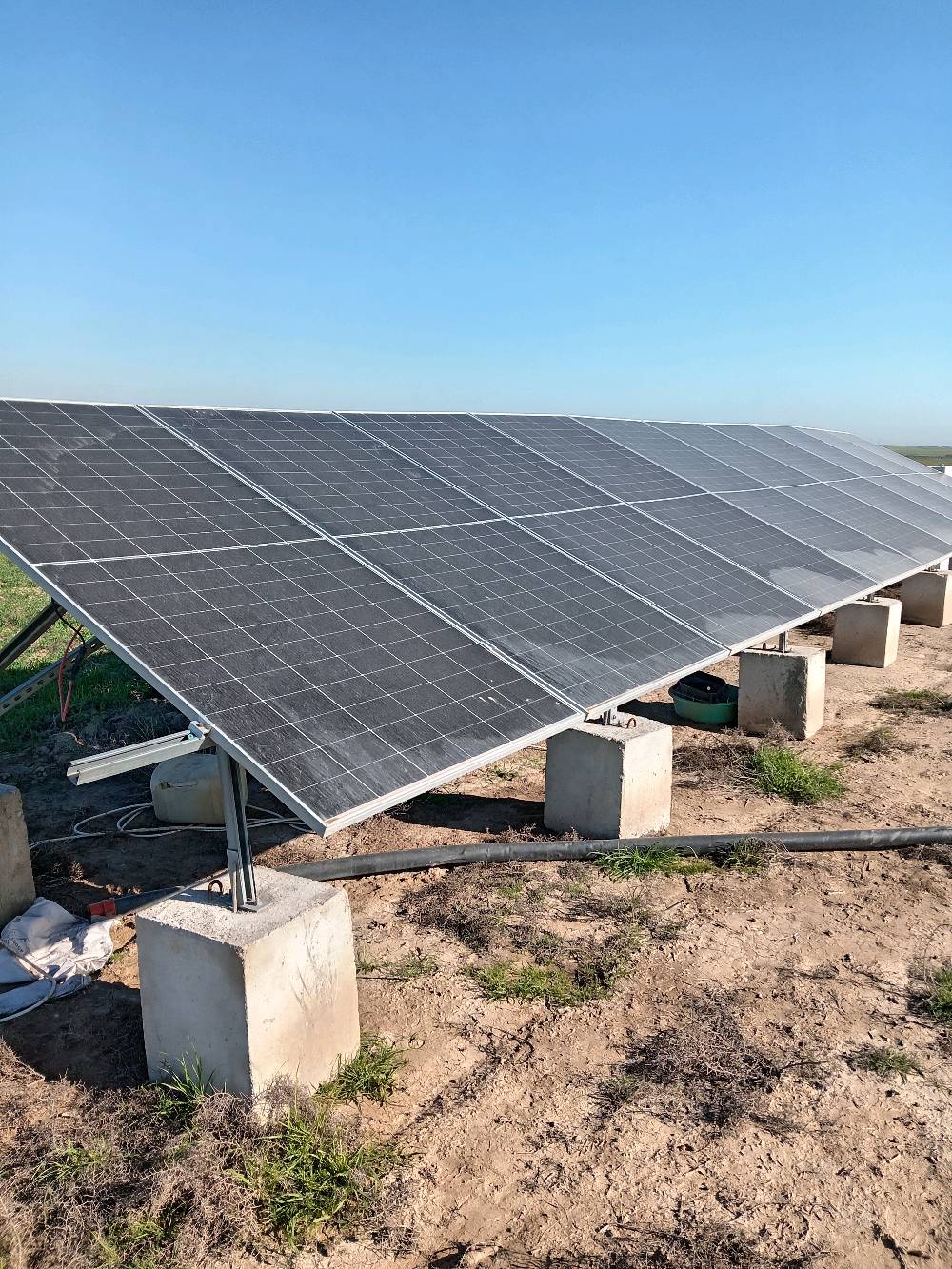 طاقه شمسيه زراعيه للبيع ٢٠ انبير مع موطور كهربائي عنوان موصل 