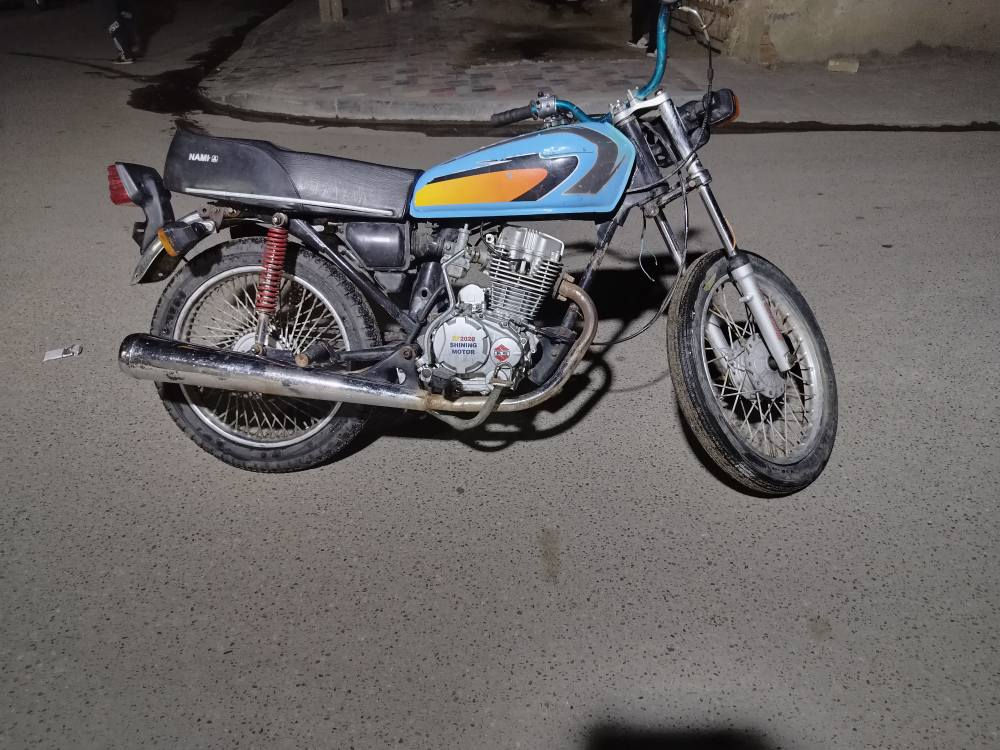 سلام عليكم دراجه ايراني موديل 17 أوراق اصوليه بيها محرك 5 كيرالمكان طويريج ***********
