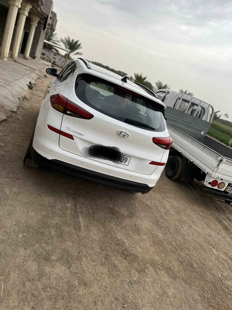 السلام عليكم سياره توسان ٢٠٢٠ للبيع فول موصفات ماشيه ٩٩الف سياره جديده ونضيفه تخم تاير دوشمه جديده السعر 210 وبيها مجال قليل ***********
