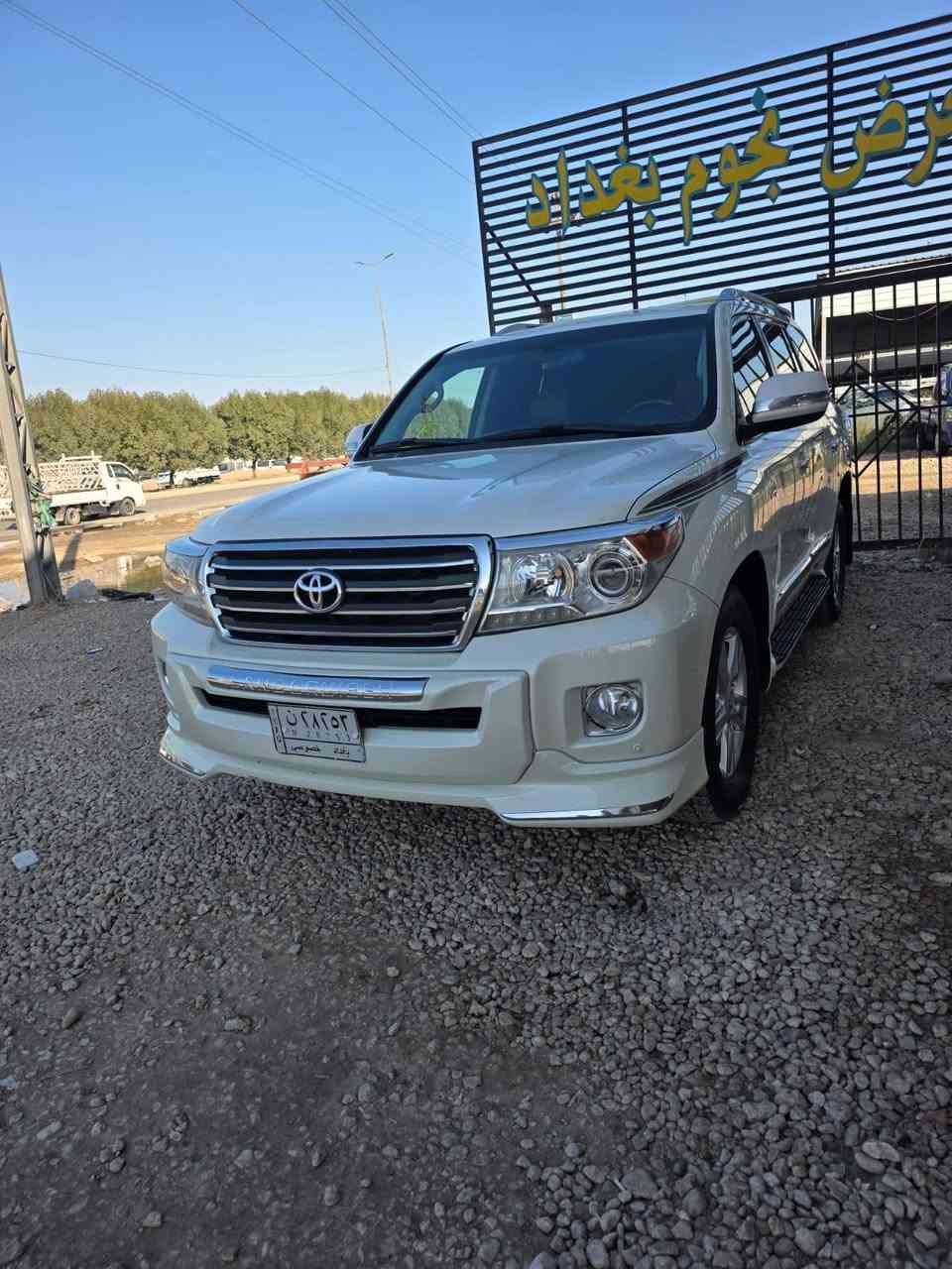 السلام عليكم لاندكروز البيع 2014فول مكفولة كفاله عام من مكينه كير حداديه تخم تاير  كله جديد سياره جديده كلش ماشيه 147المكان الحله  السعر 4شدات بيع او مراوس حسب القناعه رقم الهاتف ***********
