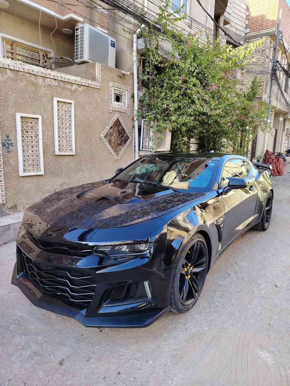 السلام عليكم 
للبيع فقط كمارو 2017 RS V6 6 سلندر

*الموقع*: كربلاء 
*السعر*: 110 ورقة وبيها مجال للطيبين 

*المواصفات والاضافات:*
1.  *شكل ZL1 كامل*: بونيد ZL1، دعامية ZL1 اصلي، دفيوزر ZL1، سبايدر خلفي
2.  *تغليف البونيد*: مغلف وشم حراري اصلي
3.  *تضليل وعزل*: جامه خلفية 100% + عازل حراري اصلي على كل الجام
4.  *كزوز*: رياضي على ريمونت فتح وتسد
5.  *داخل*: كشنات كنتاره اسود واصفر، كفر مرايه، مثلثات جامه
6.  *الحادث*: جاملغين وبونيد فقط، دواخل مكفولة 100%
7.  *الحالة*: السيارة كاملة على اخر حباية برغي، نقص ماكو

*للاستفسار*: ***********
