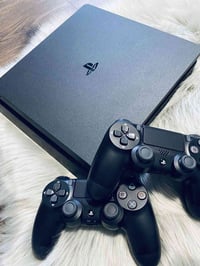 بلايستيشن ٤ • ٥١٢جيجا • جوستيك ٢