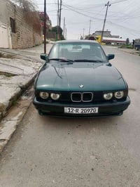 بي ام دبليو ٥٢٥ • لون زيتوني • موصل الأيمن