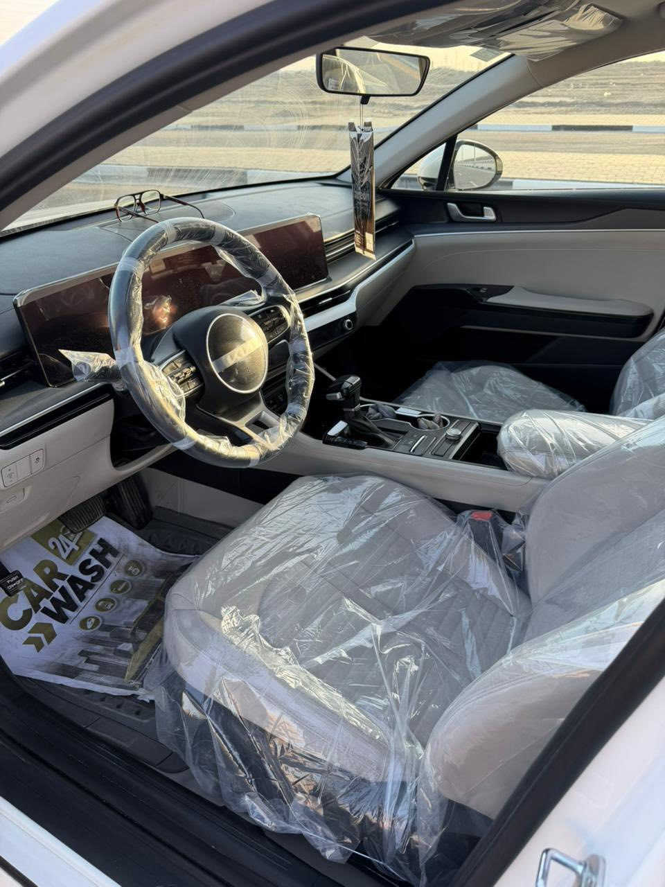 السلام عليكم. كيا K5
موديل 2024. خليجي رقم اربيل ( شمالي) مواصفاتها. بصمة تشغيل عن بعد تبريد قطعتين كشن كهربائي حساسات كامره شاشه كبيره تدعم كار بلي نضام قياده متعدد مثبت سرعه تحكم ستيرن كامل   كفاله عامة جديده السياره واحلا من الصور مواصفاتها باقيه معروفه 
مكاني بصره
شراي يخابر
***********
