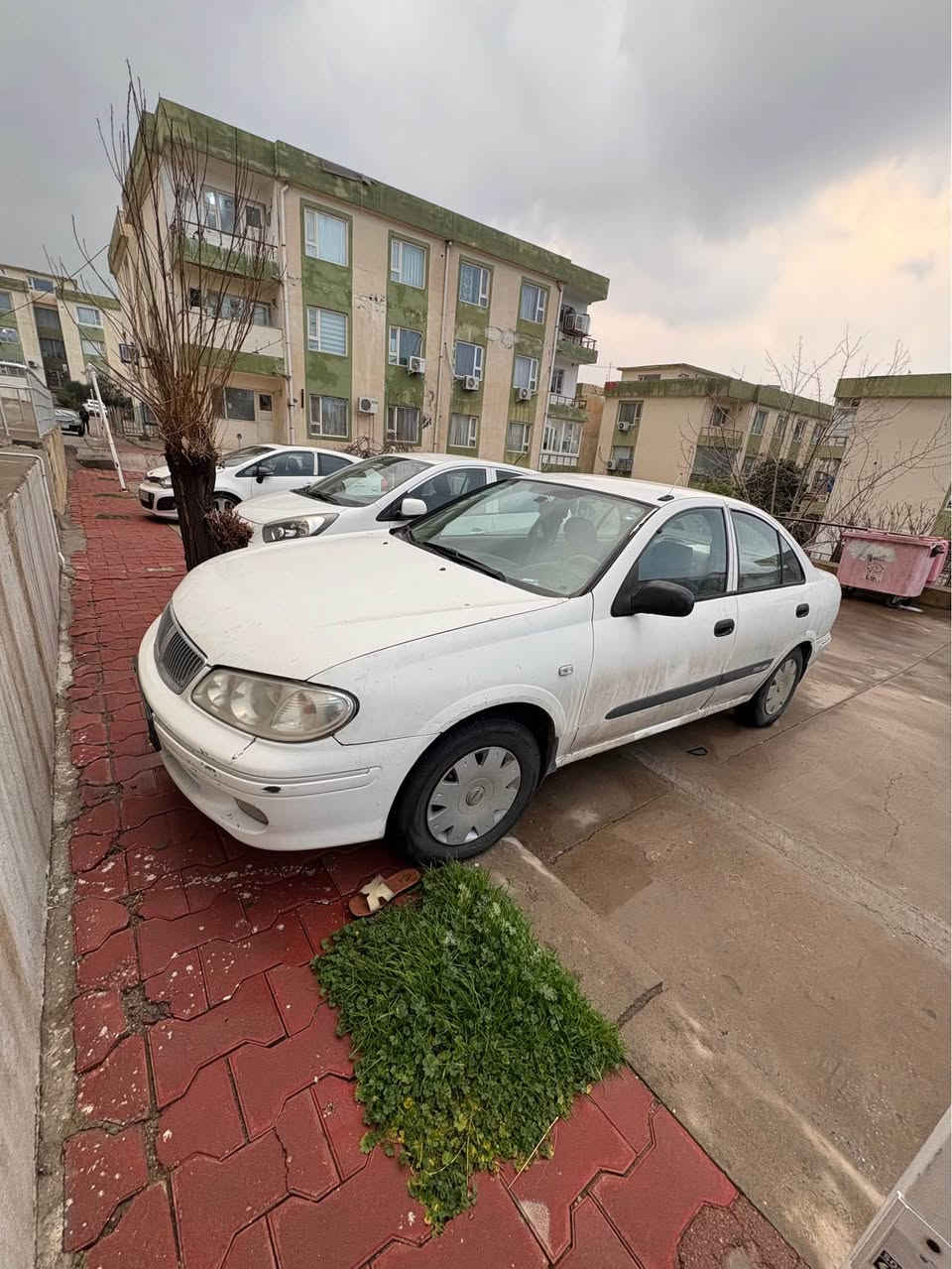 نیسان سەنی مۆدێل ٢٠٠٢ (محسن) بیلاد تۆماتیک بیلاد سپی تەکسی نەبووە ٤ پارچەی هەیە بە حیزام ئەیفرۆشم بە شەرتی سەقف و شان نەیبێت مەکینەی زۆر تازە و پاکە بە شەرتی فیتەر و فەحس سعری ٧٠ گەڵا و معامەلە 
*********** السليمانية, العراق
