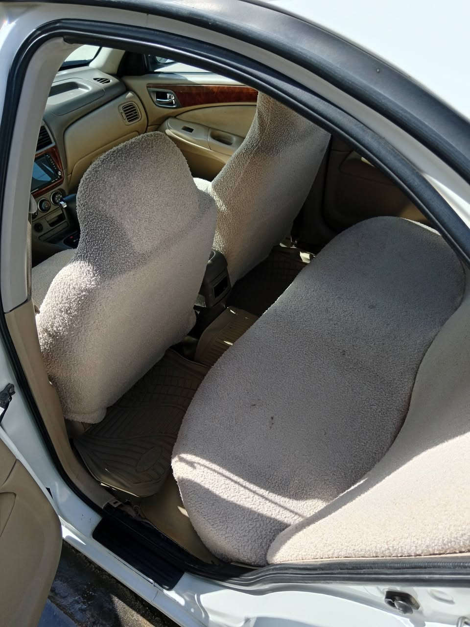 سلام عليكم نيسان 2010 دخل صاج محرك ابيض بدون صباغ سنويا 30 بطاقه بنزين بيه رقم كركوك ***********
