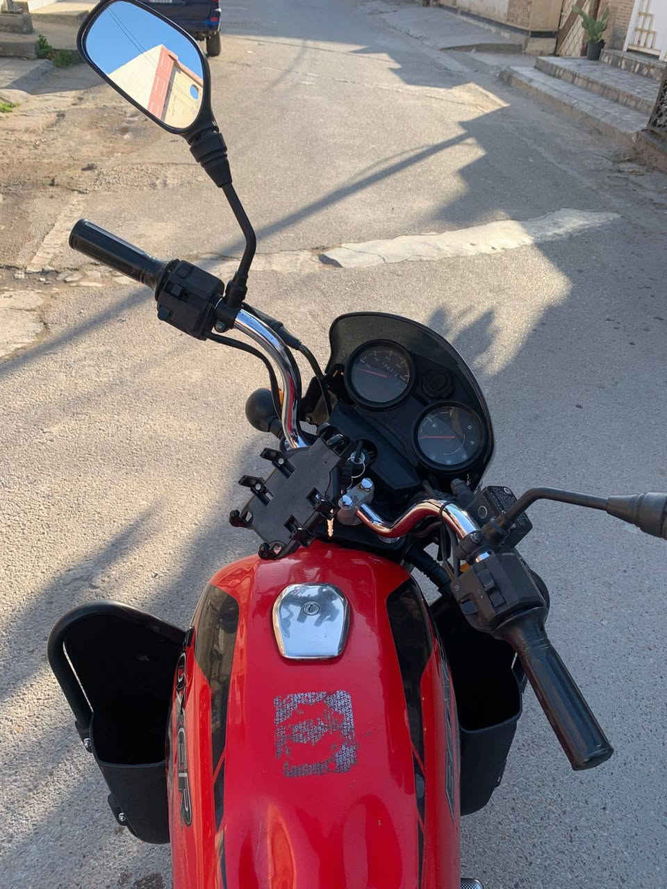 للبيع بوكسر جبلي موديل 22 شكل  23
رقم وسنويه لوحات 2 انكليزي تحويل ثاني يوم كامله شلعه معدل كهربائيات مكاني البياع رقمي *********** السعر ١٩٠٠ وبيها مجال
