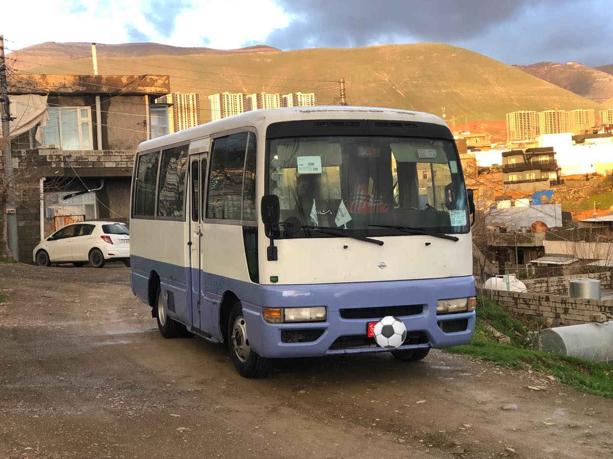 نیسان مۆدلئ ٢٠٠٢گئر مەکینە.  بەشەرتت تەبریت گەرمی. دوپەلە بۆیاخی. هەیە. سپی شین  شەش تایە لۆک  سەنەوی جنوبە. ***********سحر ٧٦گەلا  لەسلئمانیم.
