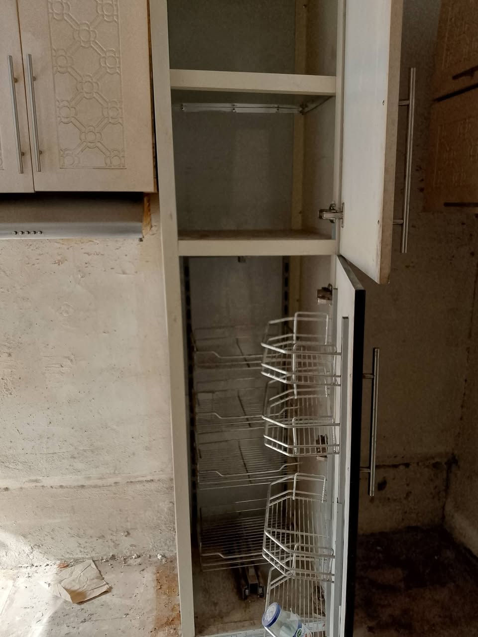 مطبخ للبيع نوع hdf نضافة جيدا جدا بسعر مناسب ***********
